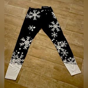Noracora Winterland Leggings NWT